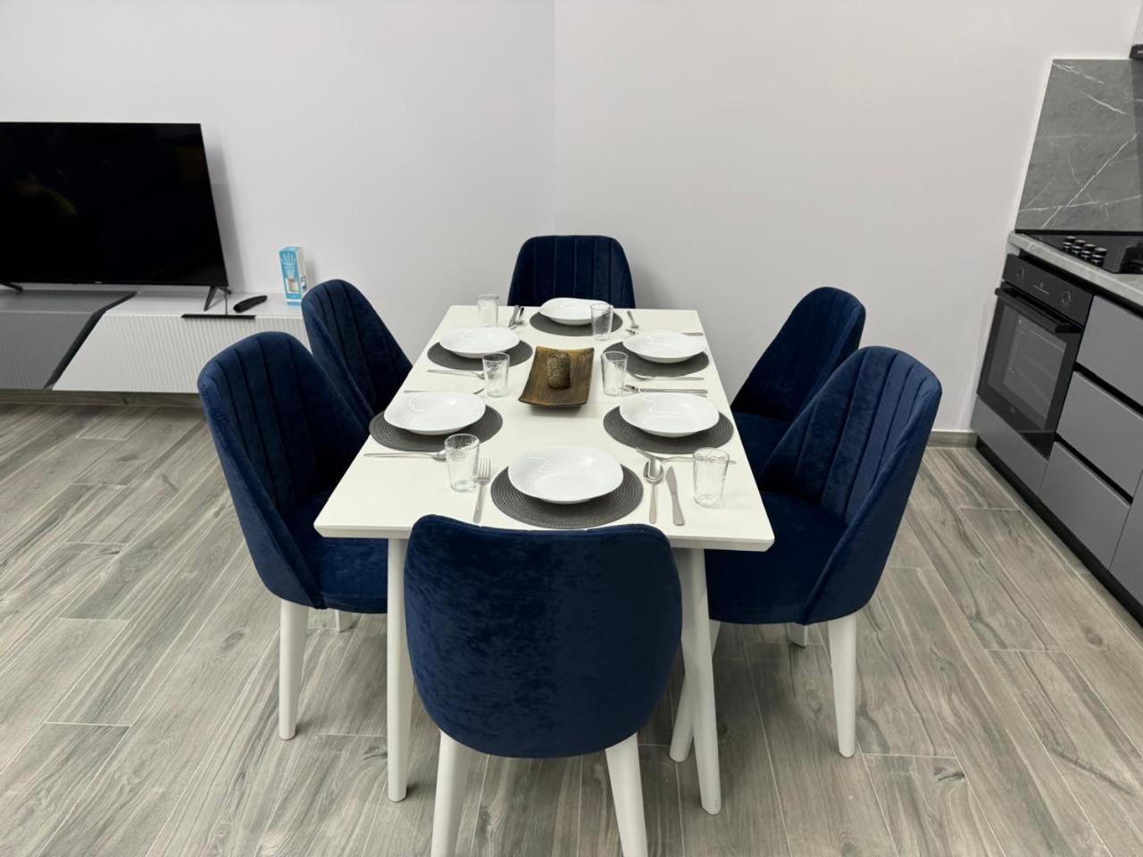Isla's Luxurious Seaside Apartament Durrës
