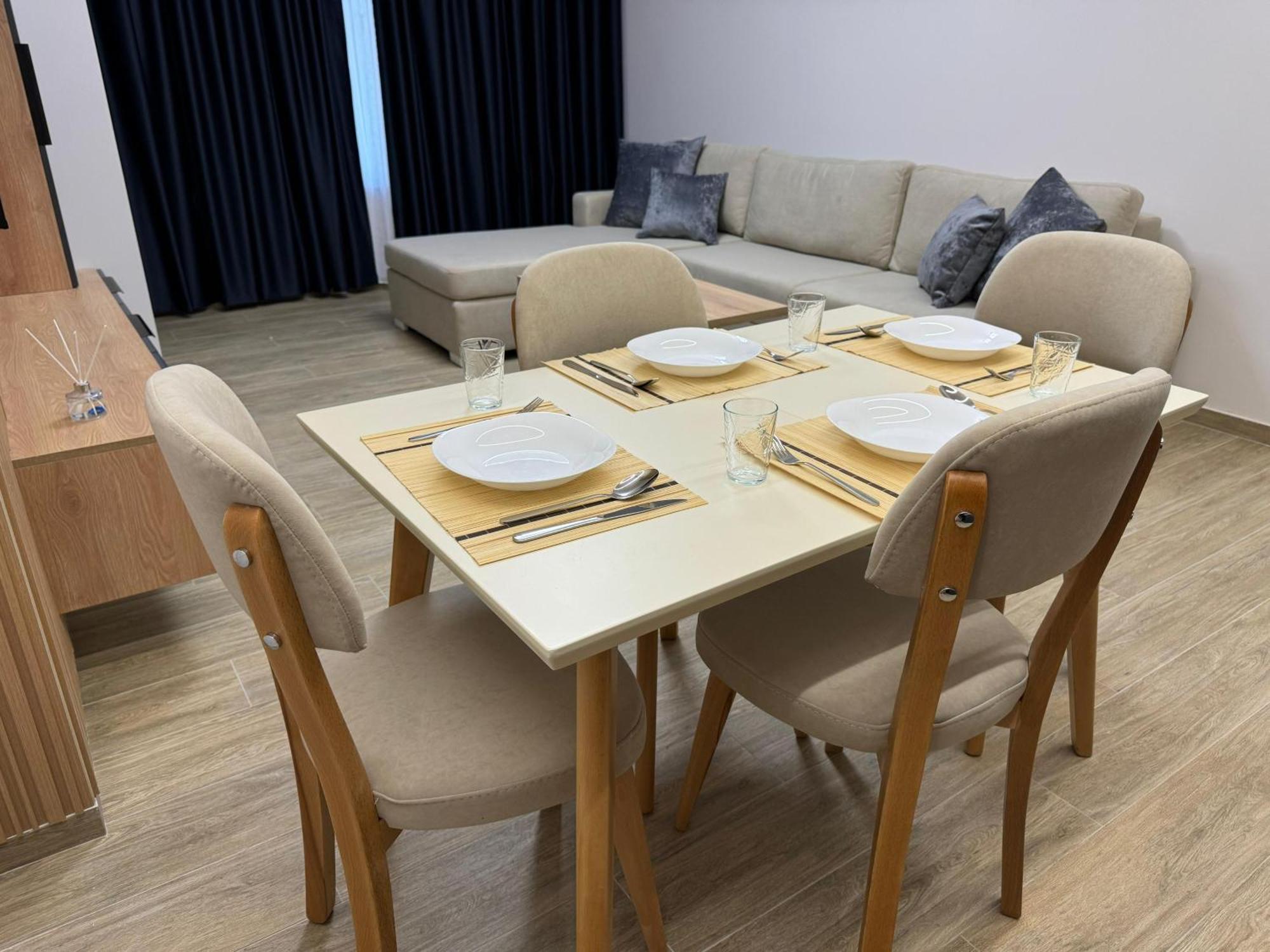 Isla's Luxurious Seaside Apartament Durrës